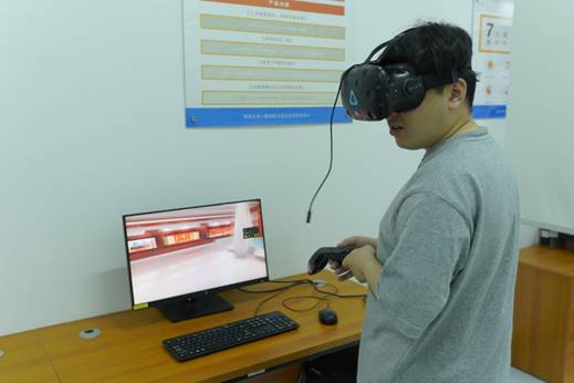 说明: 机械本科一支部学生独立漫游VR智慧党建场景 